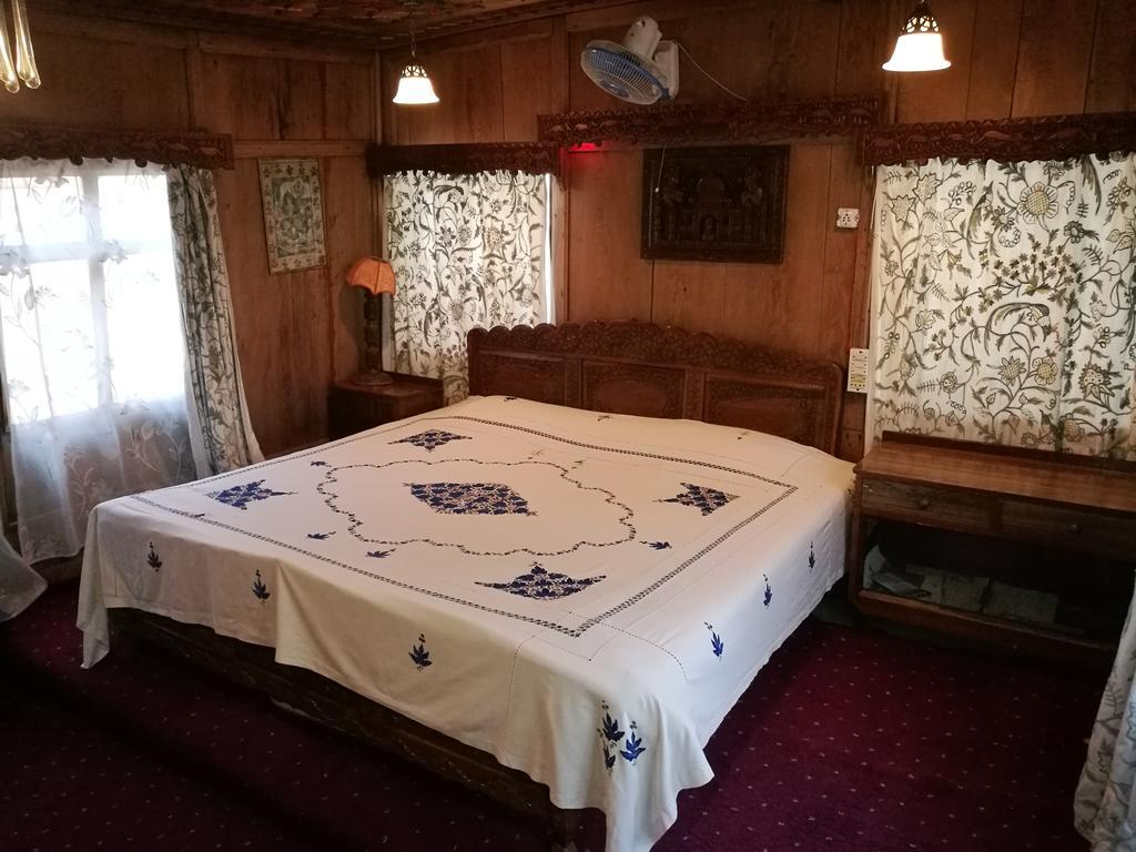 House Boat Hardy Palace Srinagar  Exterior photo