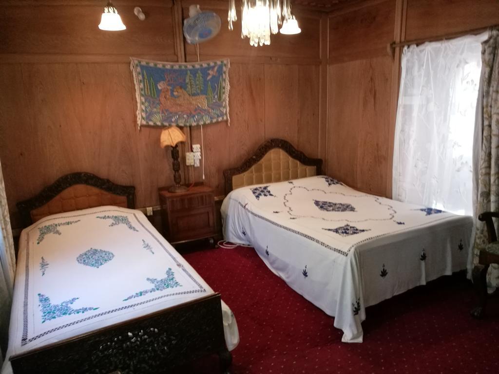 House Boat Hardy Palace Srinagar  Exterior photo