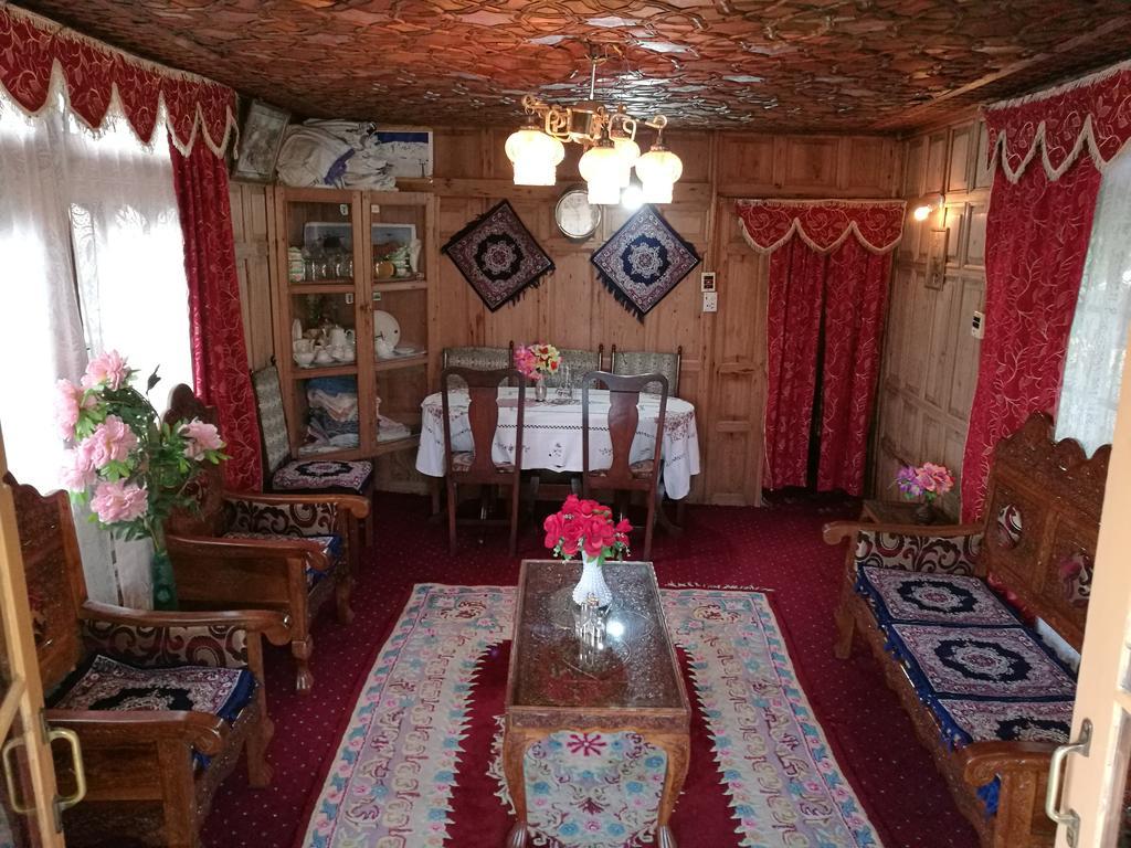 House Boat Hardy Palace Srinagar  Exterior photo